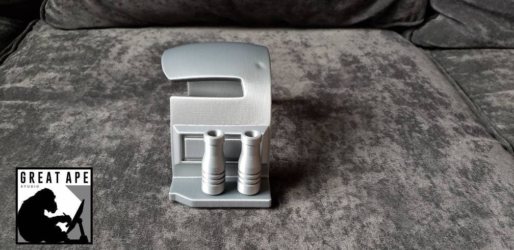 Mandalorian left knee armor, Beskar